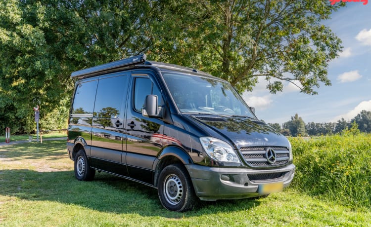 Mooie buscamper – 7p Mercedes-Benz campervan uit 2013