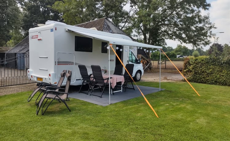 4 pers. Challenger. Ruime, moderne en luxe camper met AIRCO en 2x TV.