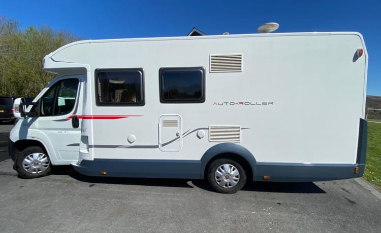 Big Noa – Meet Big Noa - fully equipped 4 berth, 4 belts, family & pet friendly.