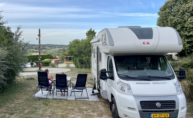 Mooie Fiat Adria Alkoof camper  – Fiat Adria 4 persoons camper 