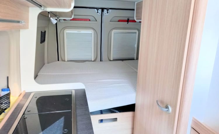Gilbert – 5.99m fitted van equipped with an automatic gearbox