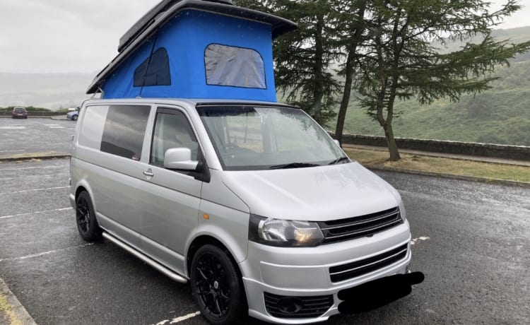 Dolly – Volkswagen bus met 4 slaapplaatsen uit 2007