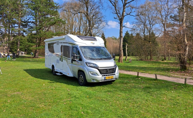 Wille – Almost new Hymer Carado 4 person family camper