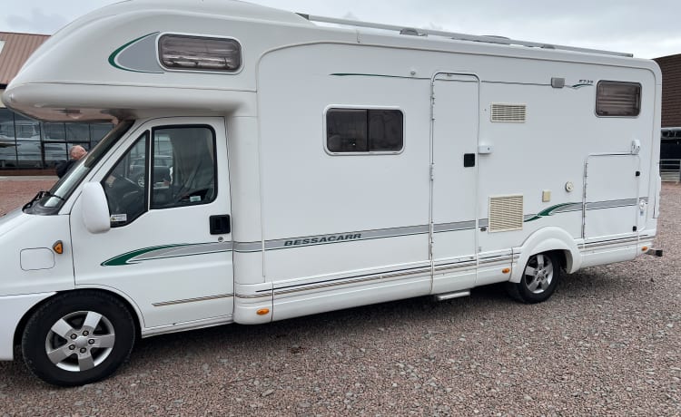 Snogly  – Bessecar e735 motorhome 6 berth excellent for families