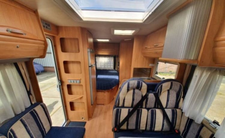 Adriatik 650 semi-intégré 4 personnes de 2006