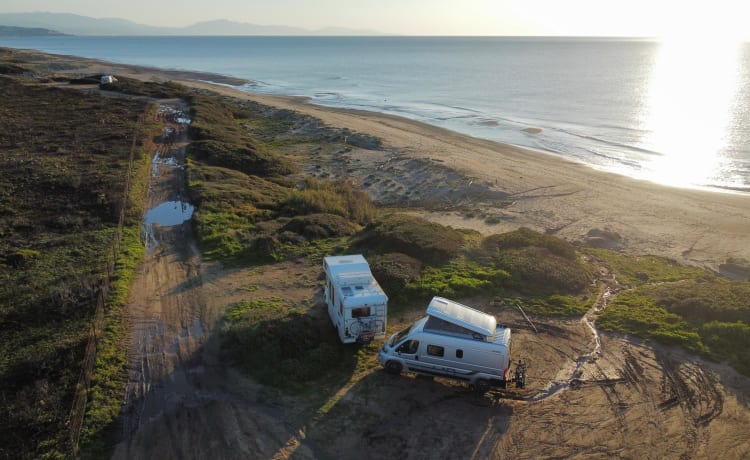 Freeda  – Camper autobus Hymer avventuroso e lussuoso (4P)