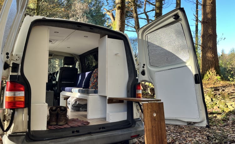 Camping-car Volkswagen Transporter T5 à 2 places récemment converti