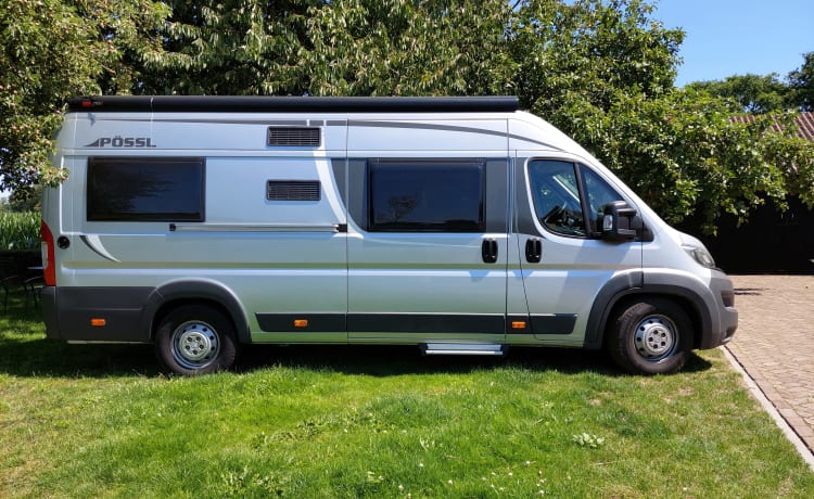 Mooie Pössl camper 640 met lengtebedden