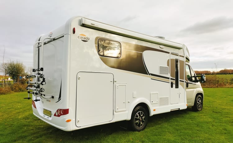 B45 – From 2022!! Good new 4 pers. camper with longitudinal beds and pull-down bed