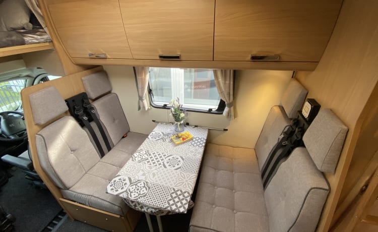 Elddis Autoquest 180 2.2 luxe camper 6 zitplaatsen 6 gordels.