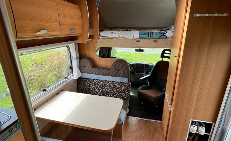 Mclouis – Spacious 6-person family camper