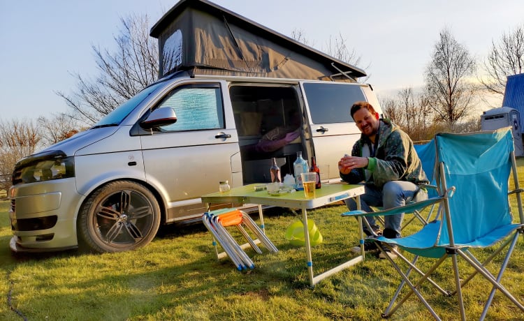 Vanny – VW T4 4 slaapplaatsen in Bristol 