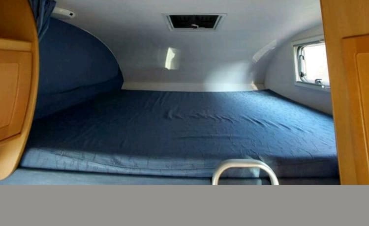 BlueRide –  Complete Fiat Ducato gezinscamper  stapelbed kachel/warm water water    