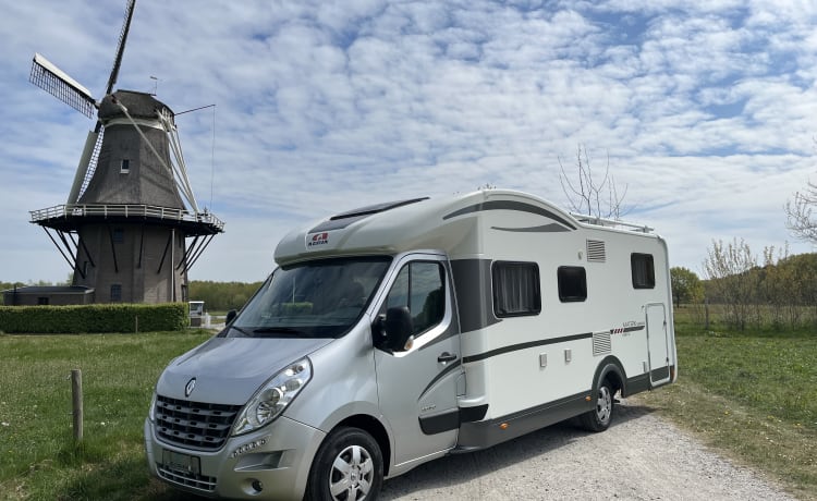Fully and very luxuriously equipped 2 persons (max 3) Adria Matrix Suprème