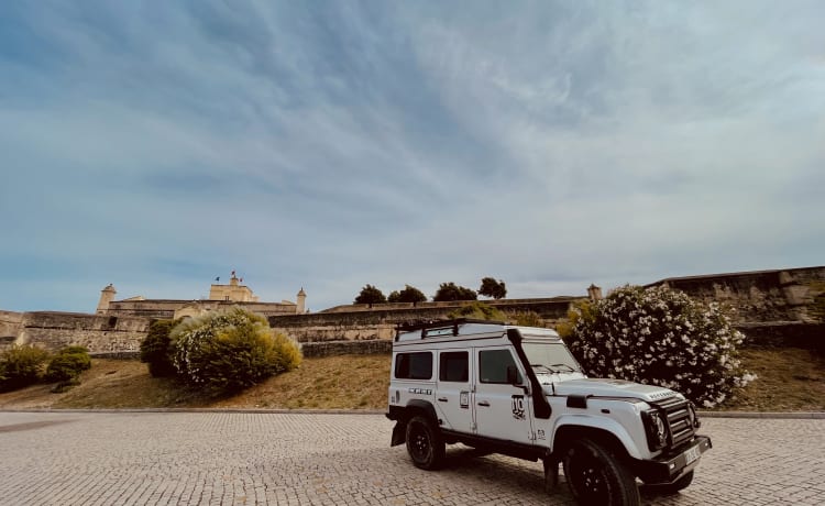 The Silver Bullit – Land Rover Defender (NL) 4x4 Einzigartiger Offroad-Wohnmobil nach Maß