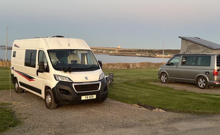 Yasmin (le Boxer!) – Autobus Peugeot 3 places à partir de 2020