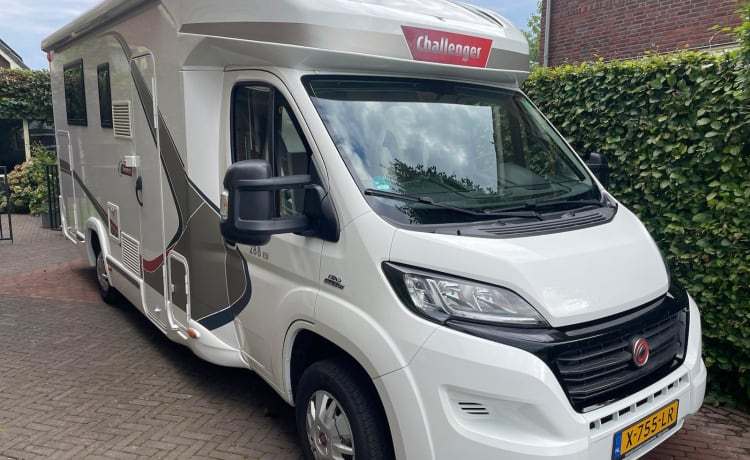 Camper compleet – 4p Challenger semi-intégré de 2016