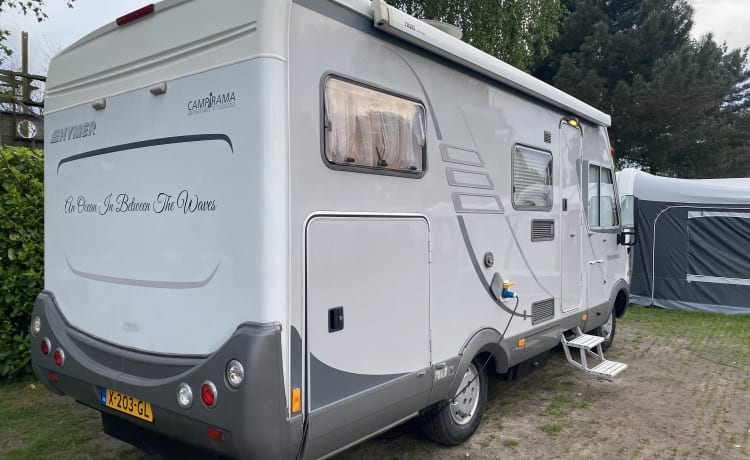 Luxe Hymer met XXL garage 2-4 personen 