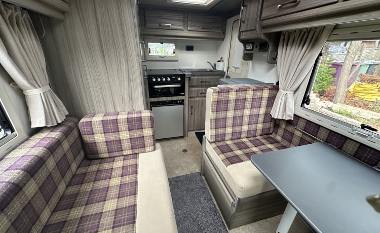 Annie – 2 berth Citroën Dispatch 2020