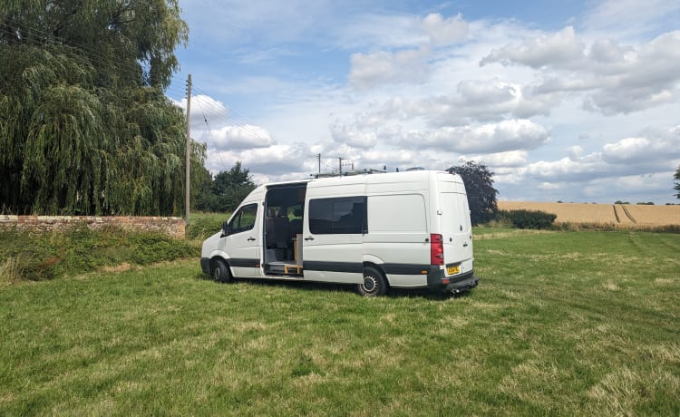 Van Blanc – Incredibly flexible and spacious VW Crafter LWB