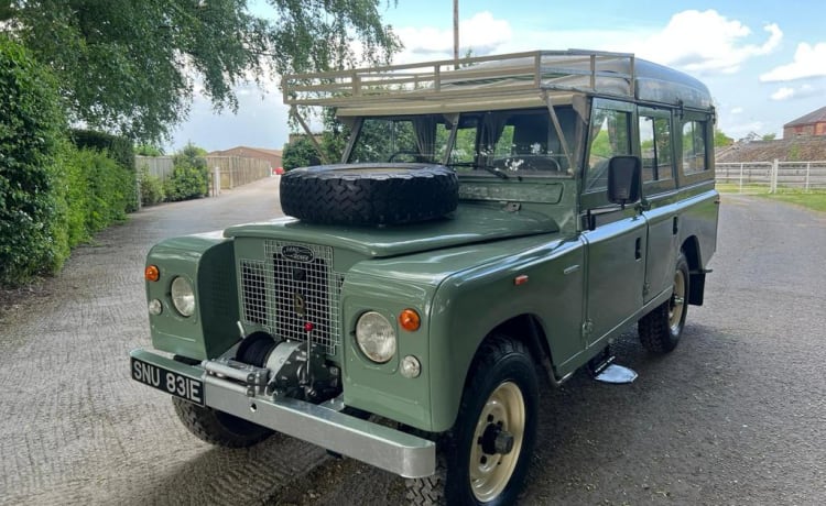 The Northumbrian Rover – 4 berth Land Rover rooftop from 1967