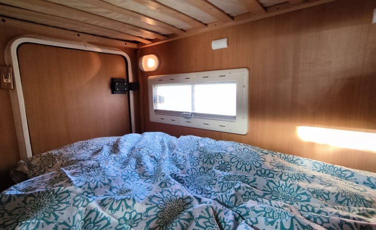 Diesel de roze schaats (kids zijn creatief 😄) – Comfortable and complete 6p alcove camper