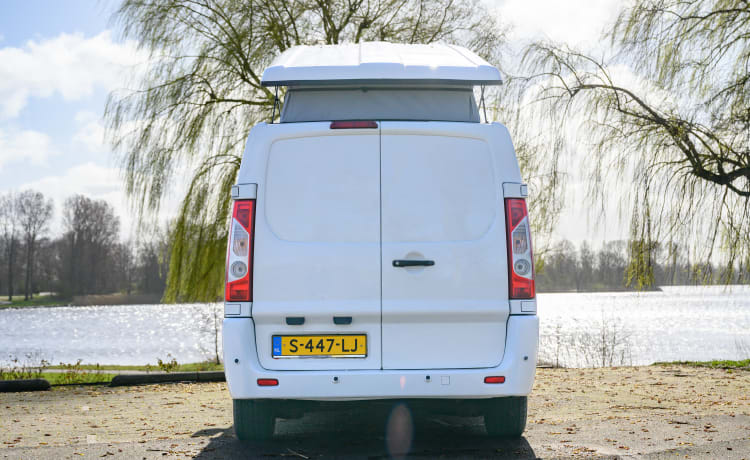 Jolanda – 3-4p Peugeot campervan uit 2012