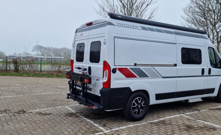 Kinderdijk – Luxury 6m hardy off grid bus camper with many extras