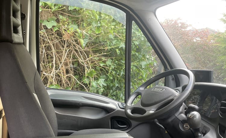 Ivy – Geräumiger Iveco Daily Campervan