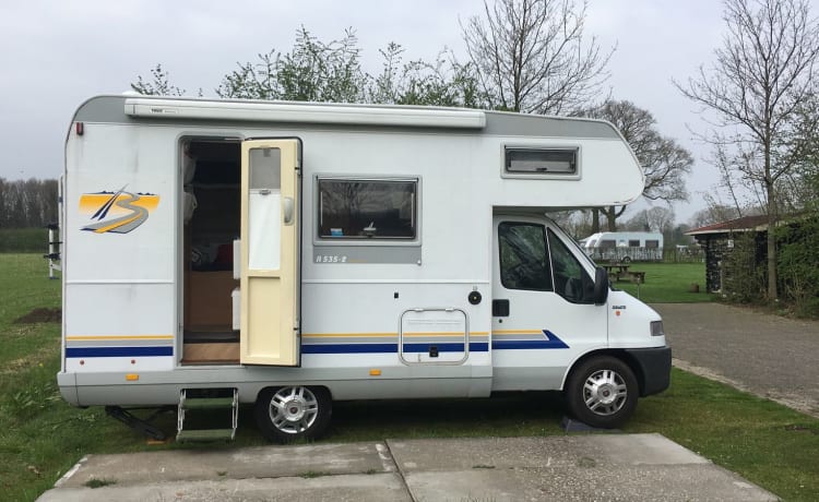 5-6 p gemütlicher, kompakter Familiencamper Fiat Alcove.