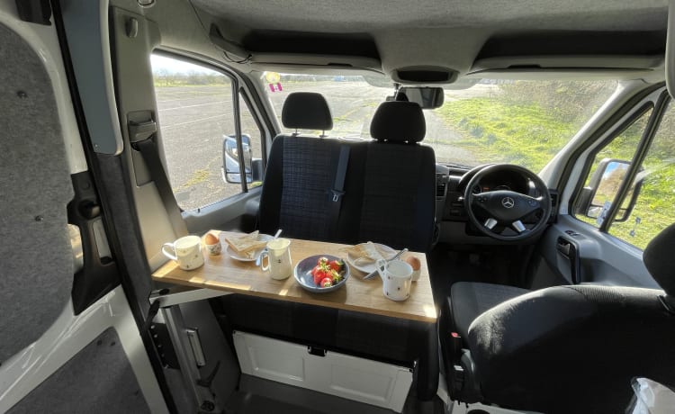 Sally – Sprinter Camper mit 2+1 Schlafplätzen