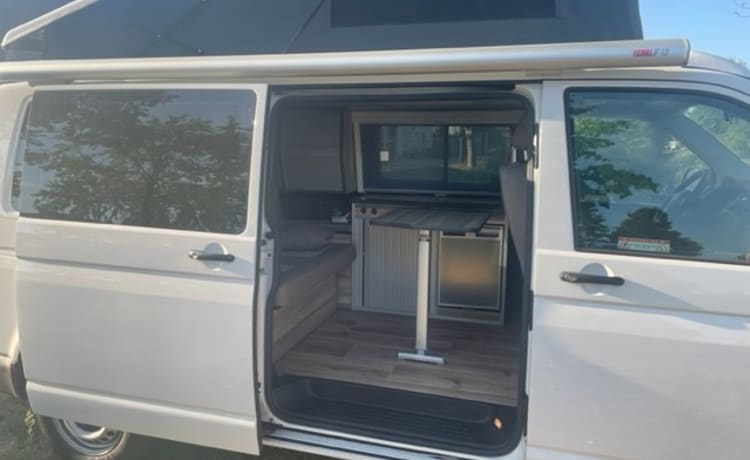 4p Volkswagen campervan uit 2011