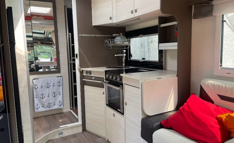 Hilda – Chausson 4 couchages semi-intégré de 2018