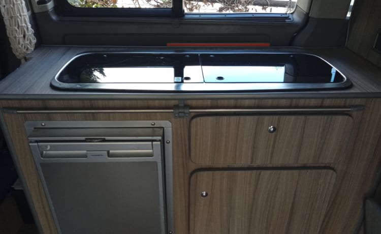 Pearly – 4 berth Volkswagen transporter t4