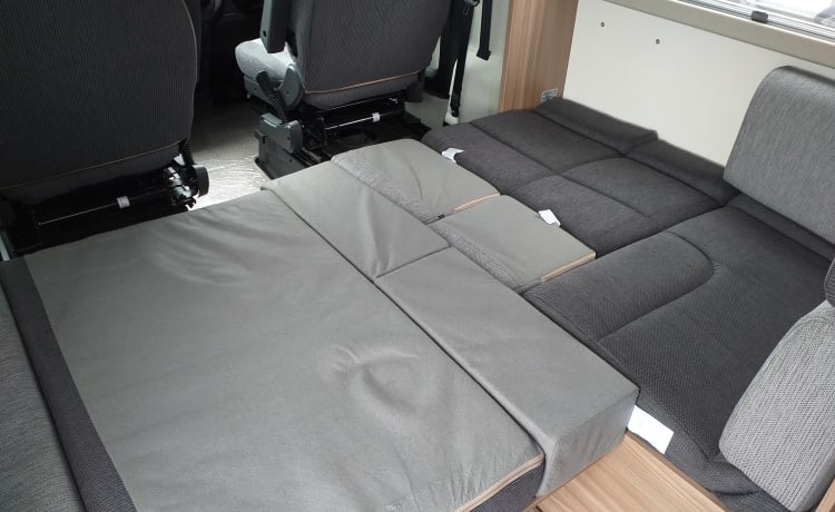 Sally – Swift Escape 694 - 4 couchettes de luxe spacieux, assurance incluse