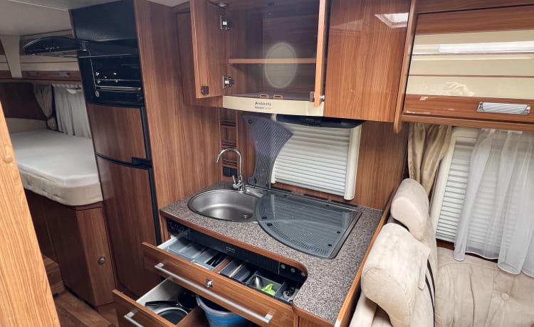 Esprit – 2p Dethleffs teilintegrierter Camper aus dem Jahr 2014