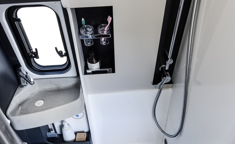Jacq – New CamperVan: compact and all the comfort