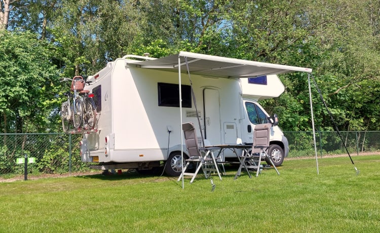 Camping-car alcôve 4 personnes avec lits superposés de 2008 (CI Elliot 10)