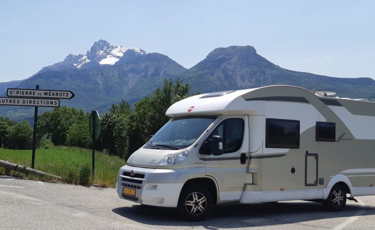 Nette, complete en comfortabele gezins-camper