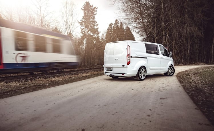 RS CAMPER "S" sportieve avonturencamper met premium geluidssysteem