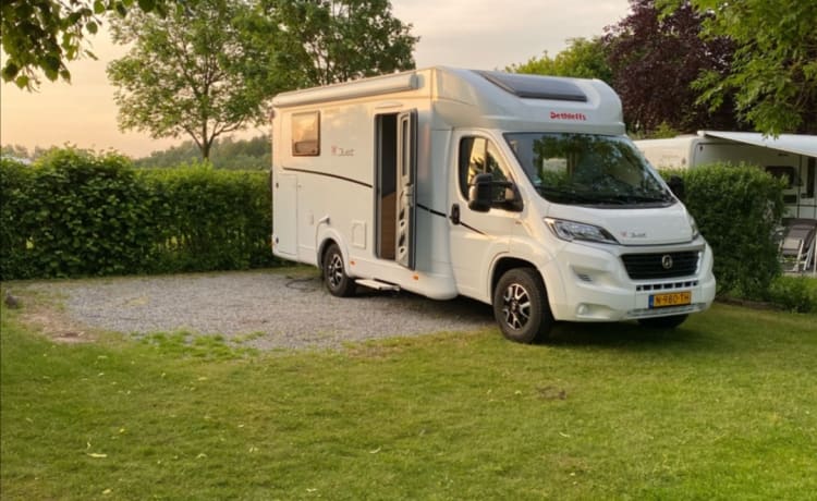 Camping-car 2 personnes Dethleffs Just 6812EB (lits simples)