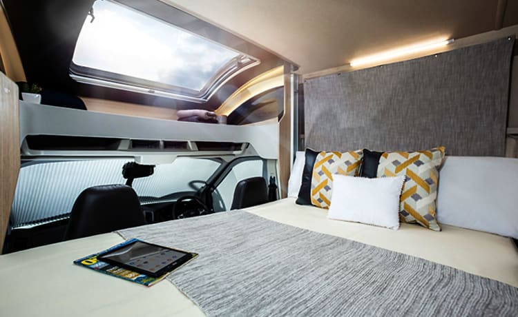 Bruce – Autotrail eerbetoon F70. 2021 luxe camper met 4 slaapplaatsen. Bekend als '' Bruce ''.