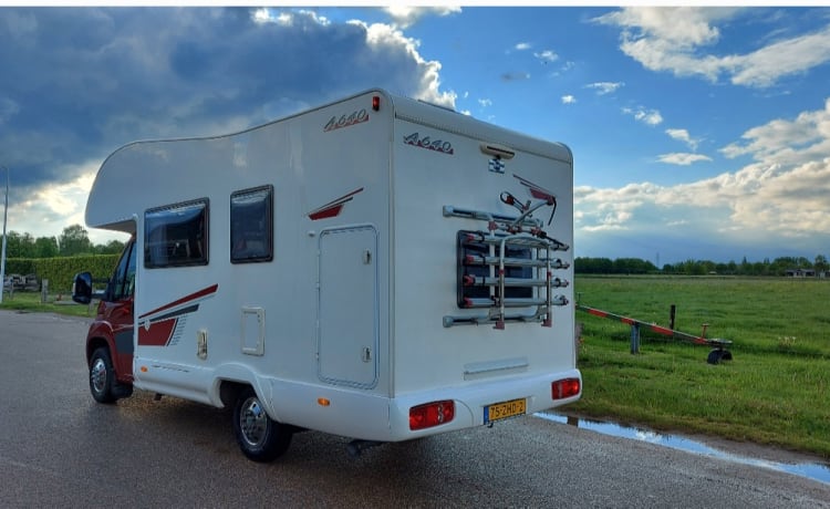 Fiat mc louis A640 – Bellissimo camper familiare spazioso con ampia alcova e letto a castello