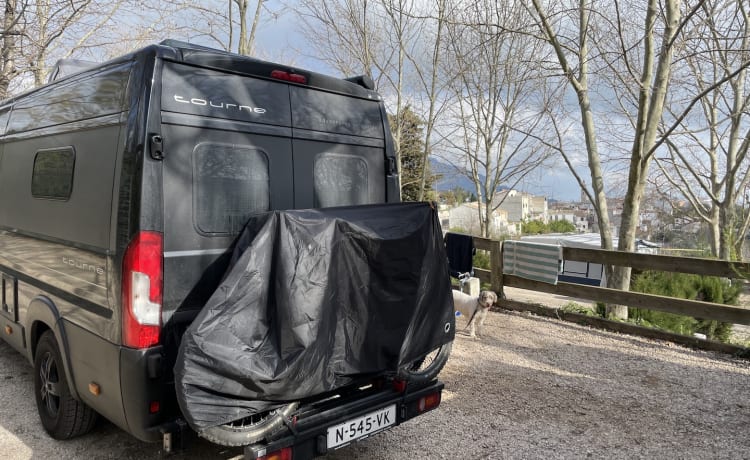 Tourne 6.4 – Camping-car Bus neuf à louer Peugeot Boxer