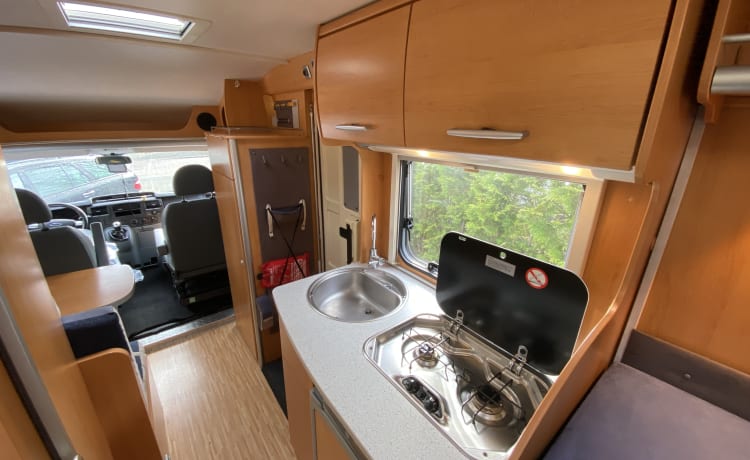 Camping-car Ford Hymer 522 compact et tout équipé