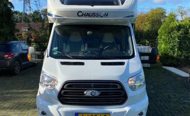 Wij bieden onze geweldige luxe camper uit 2016 te huur aan! 