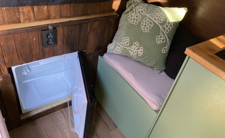 Ed – Stylish self-built camper L3H2