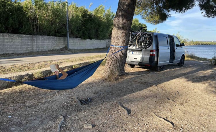 Nova – Expérience tout simplement. Apprenez à aimer le camping avec notre VW t5.