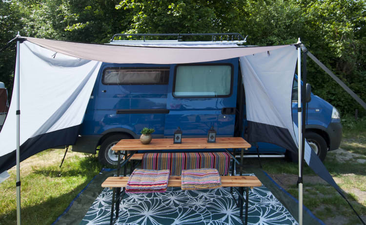 BLUEY – A super nice spacious two person camper