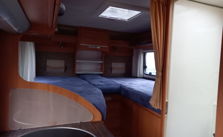 Ford – Hymer for rent, beautiful complete camper with length beds!!